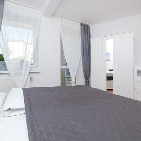 Port Kolobrzeg Str Towarowa By Jantar Apartamenty Колобжег Екстер'єр фото